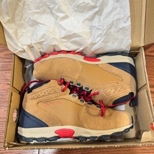 Columbia Newton Ridge Suede Boots - Tan and Black